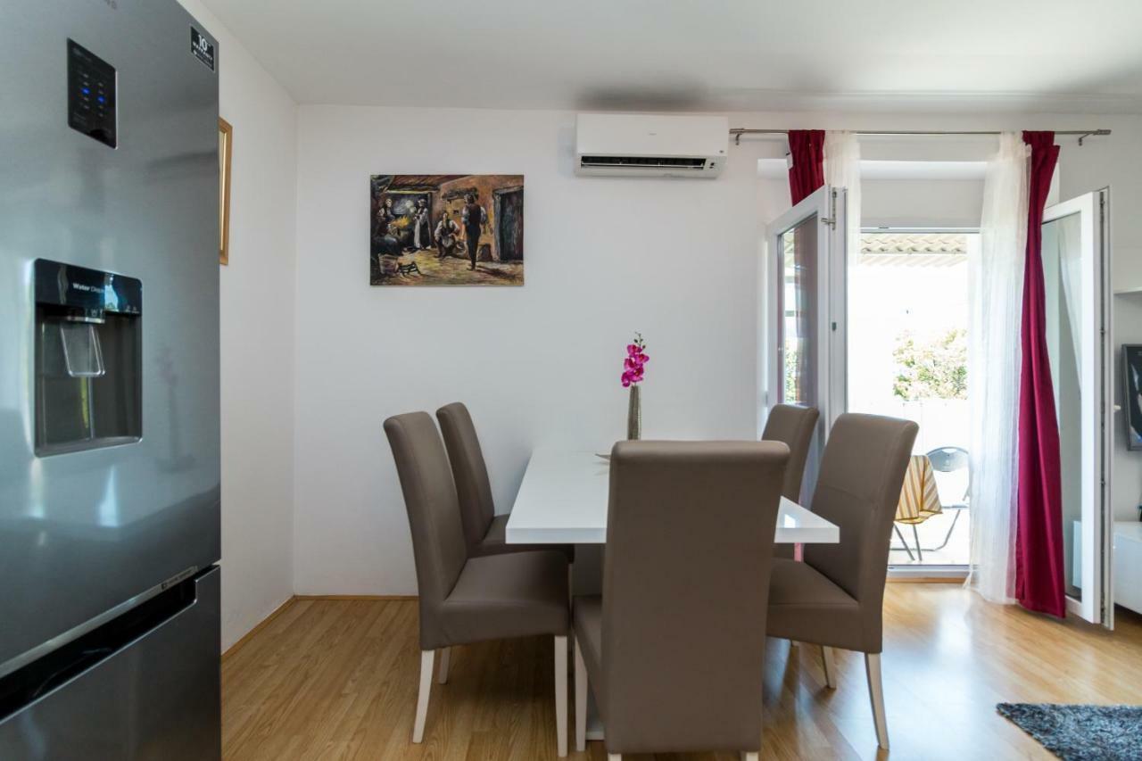 Duje Apartment